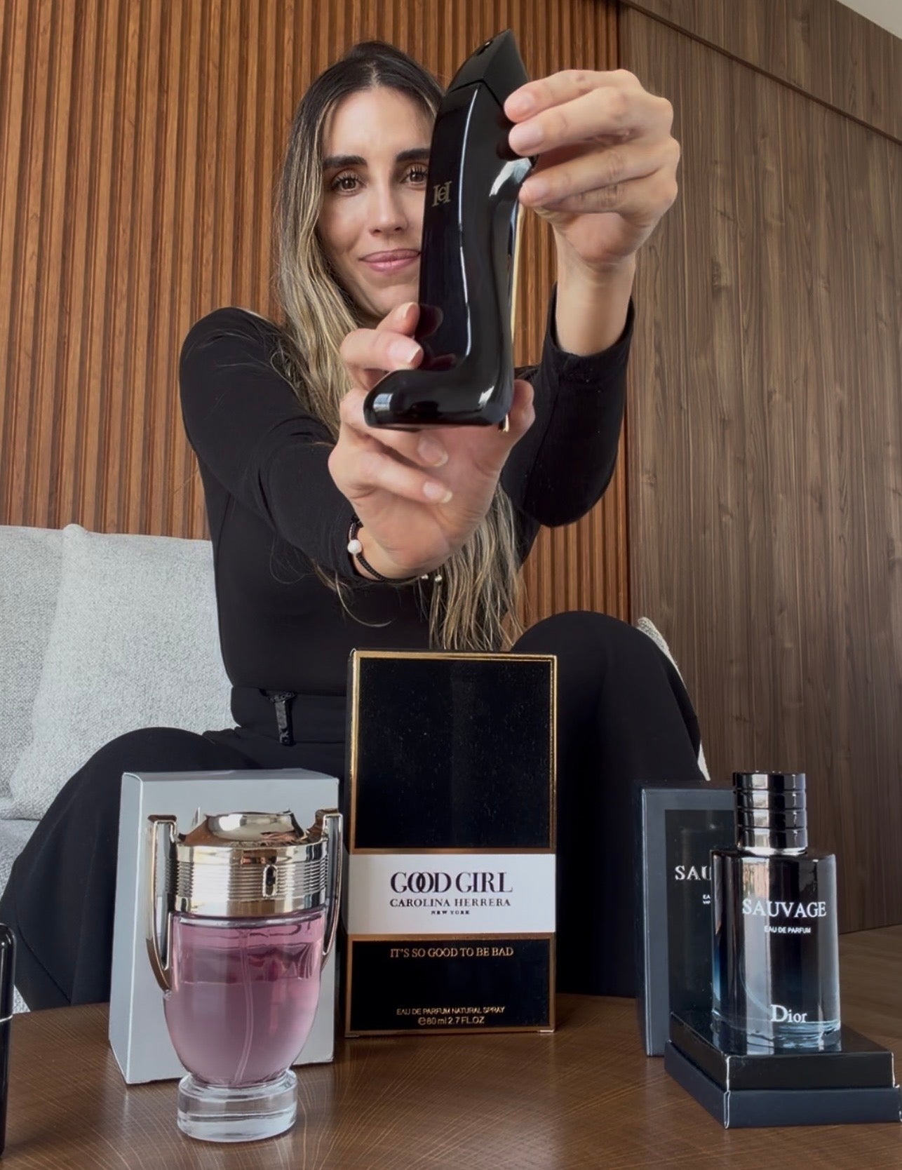 🔥 Arma tu combo de 3 perfumes + perfumero GRATIS🔥 💎 Perfumes de diseñador por menos de lo que cuesta uno solo 🎁 Incluye perfumero GRATIS ⏳ Oferta válida solo hoy