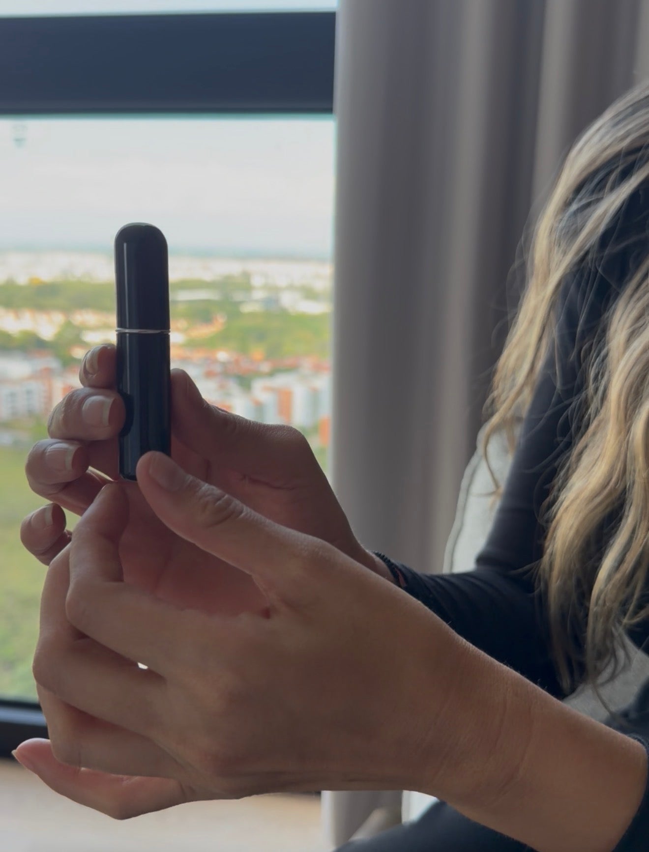 🔥 Arma tu combo de 3 perfumes + perfumero GRATIS🔥 💎 Perfumes de diseñador por menos de lo que cuesta uno solo 🎁 Incluye perfumero GRATIS ⏳ Oferta válida solo hoy